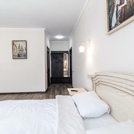 Opera House Apartment 3 Liov Exterior foto