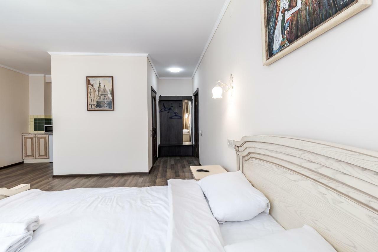 Opera House Apartment 3 Liov Exterior foto